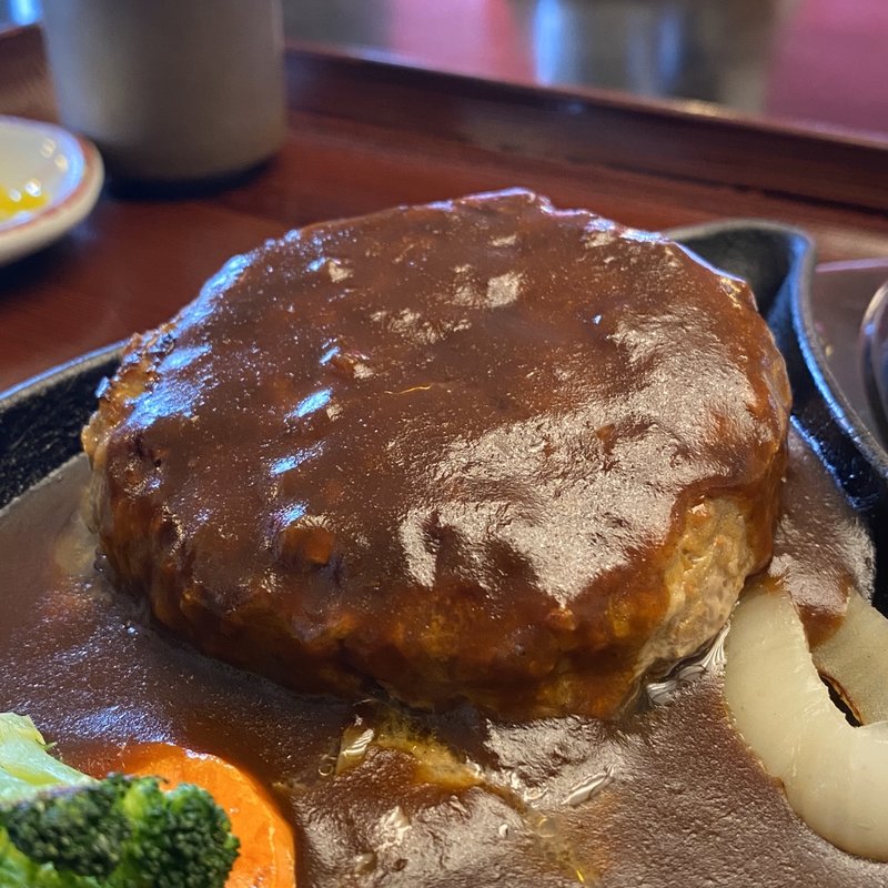 オリジナルハンバーグ&伊勢菜園のフルーツサラダ(ステーキの石かわ 伊勢店 )