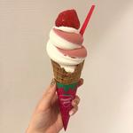いちごミルキーソフト(ストロベリーマニア 東京ソラマチ)