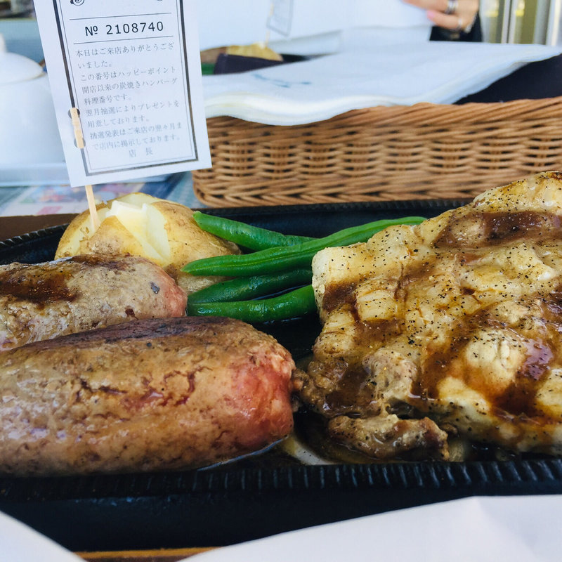 炭焼きハンバーグと黒さつま地鶏グリル(ハッピーポイント （Happy Point）)
