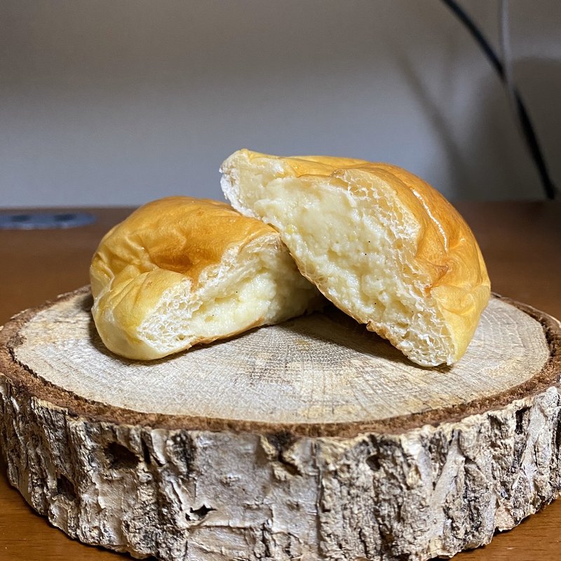 自家炊きクリームパン(BAKERY オレンジカウンティ)