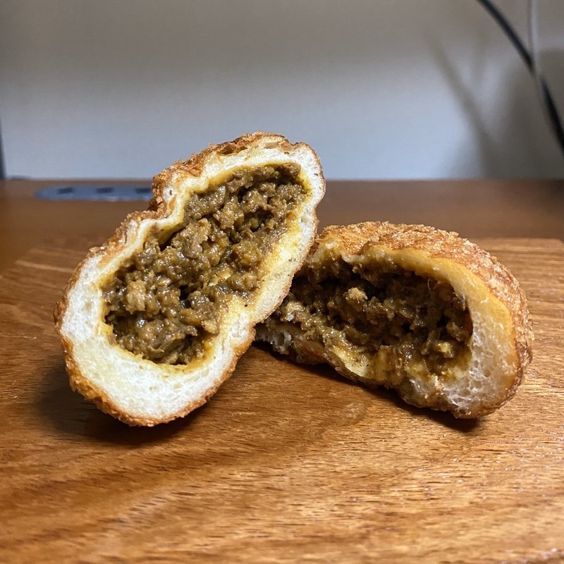 岡崎おうはんキーマカレーパン(BAKERY オレンジカウンティ)