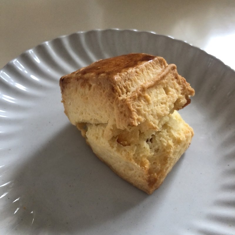 マンゴーとパイナップルスコーン(YAMA BAKED)