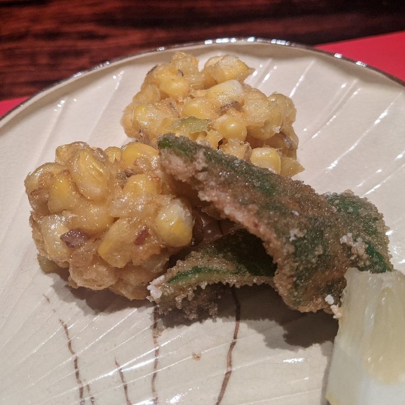 とうもろこしと茗荷の岩石揚げ、万願寺とうがらしのかき揚げ(賛否両論)