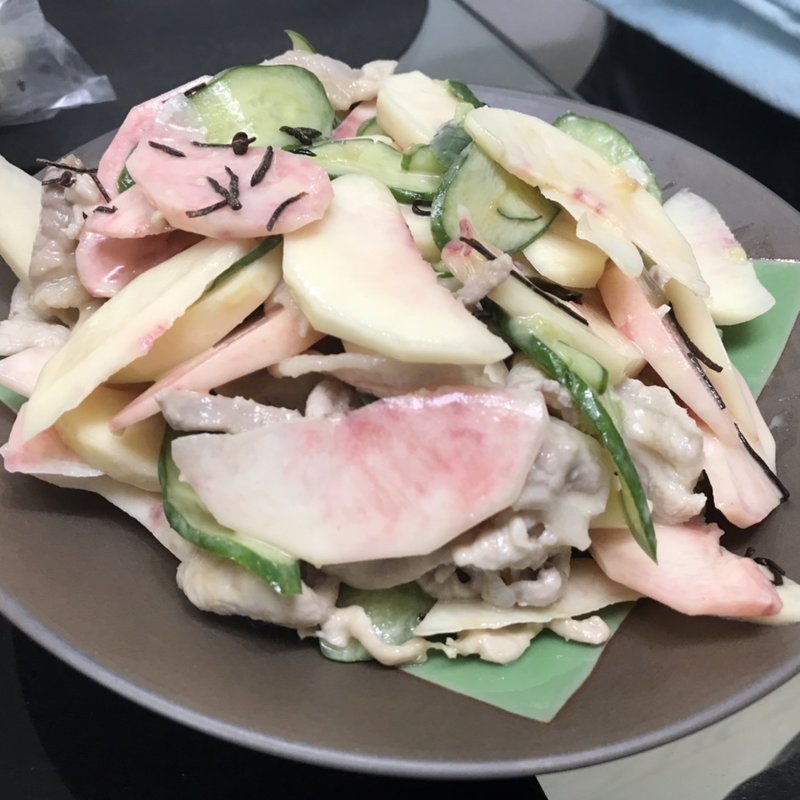 豚肉と桃の胡麻和え(スタジオクリエイタブル)