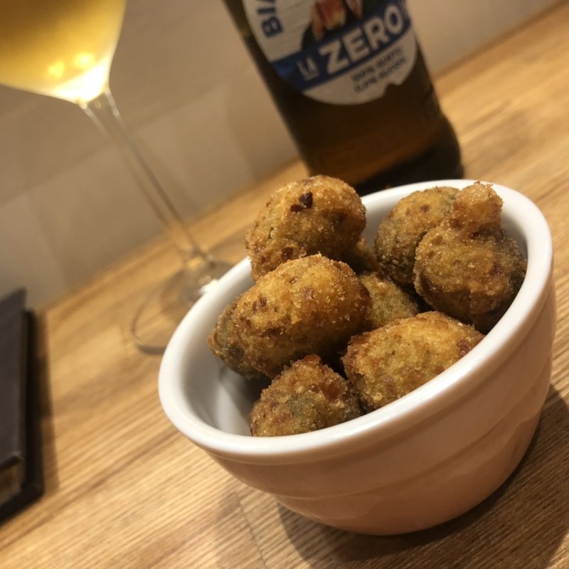 肉詰めオリーブのフリット(taverna meta)