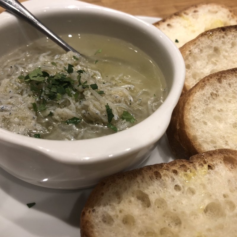 しらすのアヒージョとバケット(taverna meta)