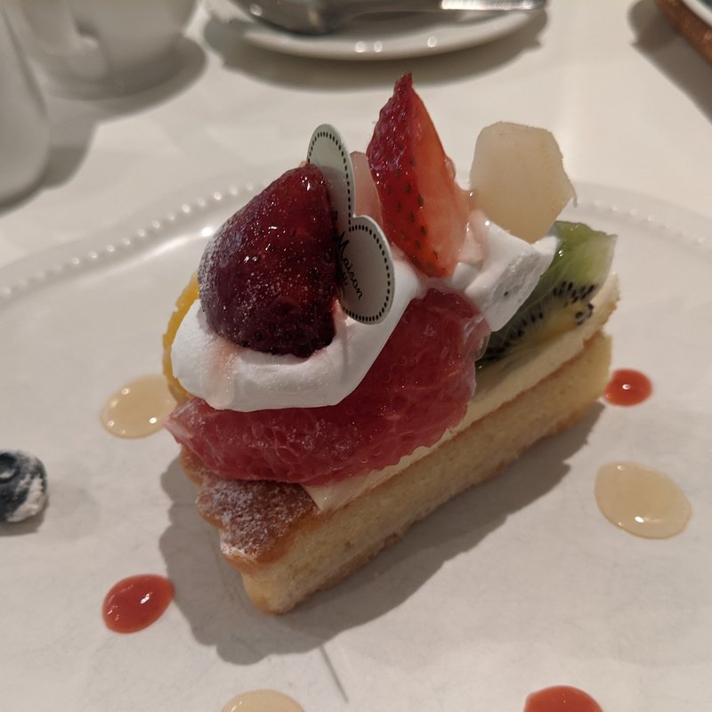 彩りフルーツのタルト(ラ・メゾン アンソレイユターブル ゲートシティ大崎店)