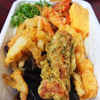 3種の天ぷらと定番おかずのうどん弁当(丸亀製麺八王子みなみ野駅前)