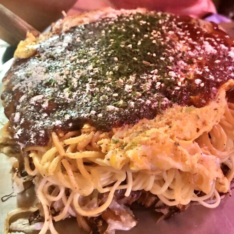 まんぷく焼き(めんw、肉w、野菜w)(お好み焼き Que 西条店 （Q）)