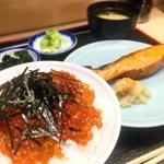 いくら丼と銀鮭照焼(魚竹)