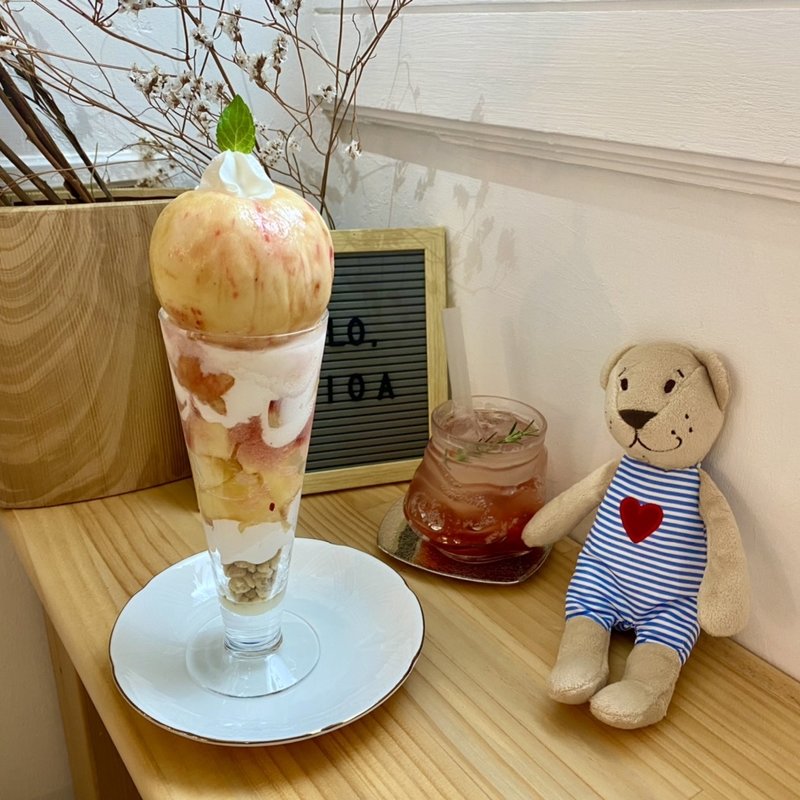 まるごともも×2玉のももパフェ(cafe ioa)