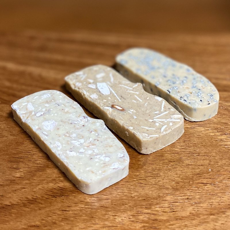 久遠テリーヌ(焦がしきな粉、ホワイト、アーモンドプラリネ)(久遠チョコレート 豊橋本店)