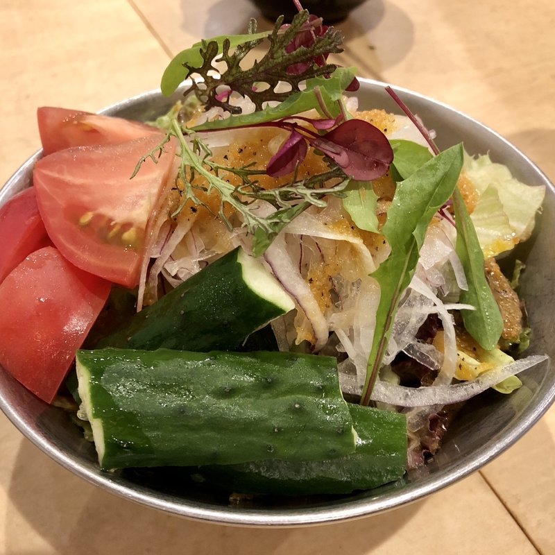 野菜サラダ ３種の自家製ドレッシング（オニオン胡麻ピリ辛）(ツバメヤ )