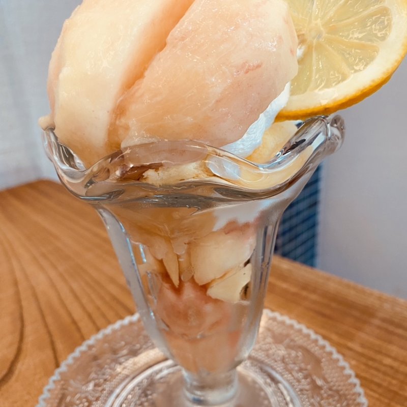 ももパフェ(minamo cafe)