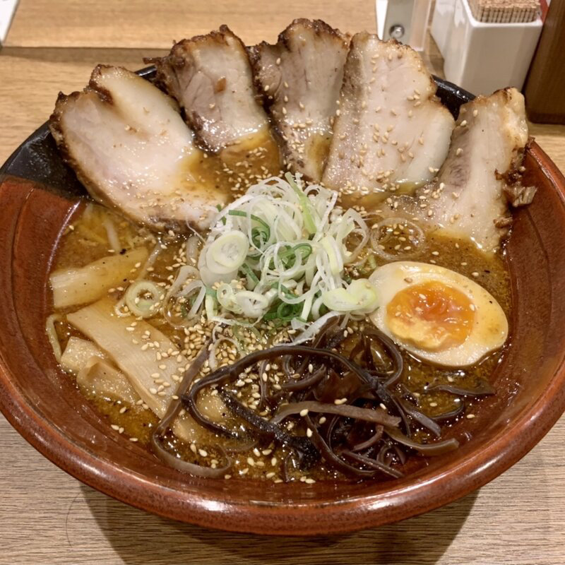 焙煎ごまみそ炙りとろ豚チャーシュー麺(吉山商店 なんばラーメン一座店)