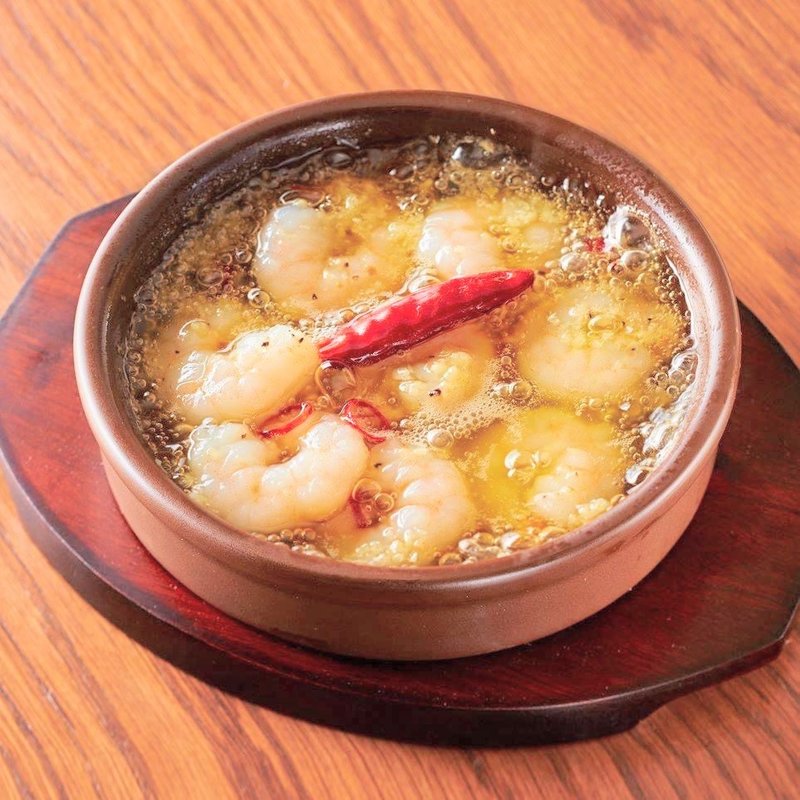 エビのシェリー酒風味のアヒージョ(HEARTH)