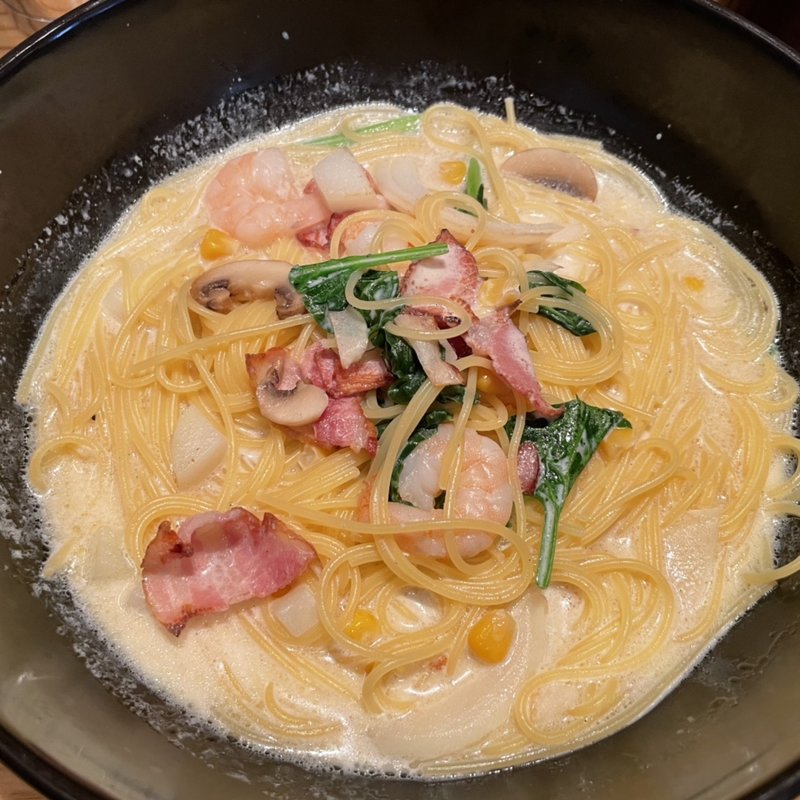 えびとベーコンとほうれん草のクリームスープすぱ(すぱじろう 権之助坂)