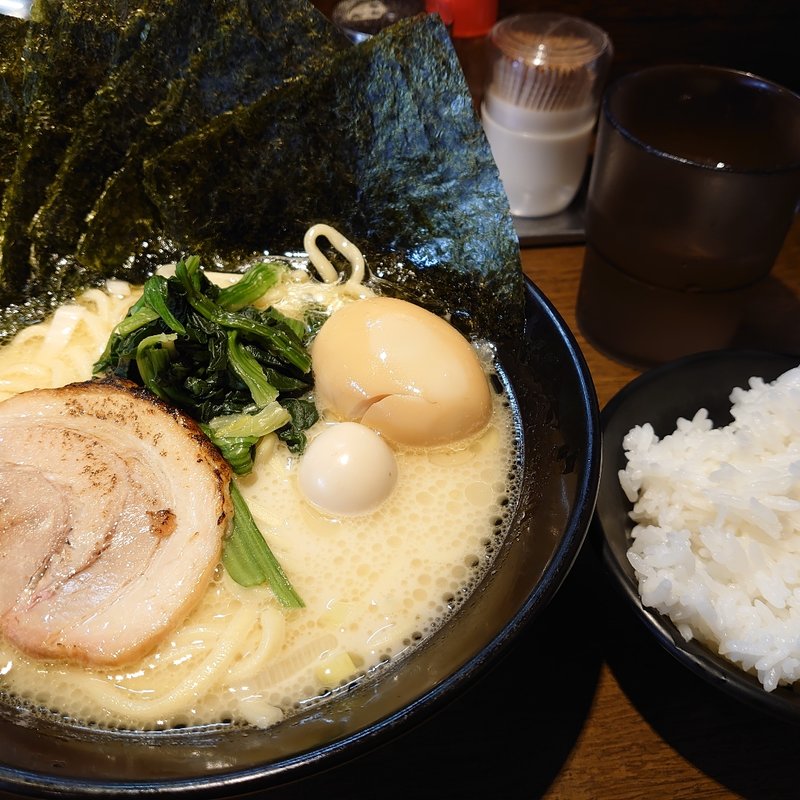 塩味玉ラーメン(濃厚豚骨ラーメン 濱虎家)