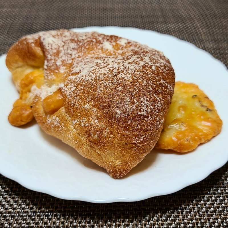 黒胡椒とチーズのパン(リトルマーメイド エキア成増店)