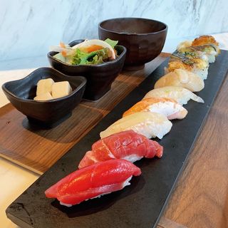炙り・おまかせ寿司10貫(KINKA sushi bar izakaya 六本木)