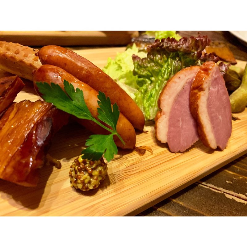 タパス盛り合わせ1〜2人前(cafe & dining bar Cucina)