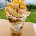 もものパフェ(オウ ショウ カフェ （oh!show!cafe）)