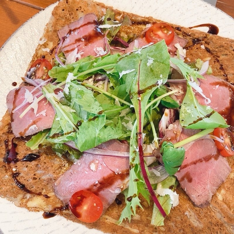 垰下牛ローストビーフのサラダガレット(Cafe　fudoki （フドキ）)