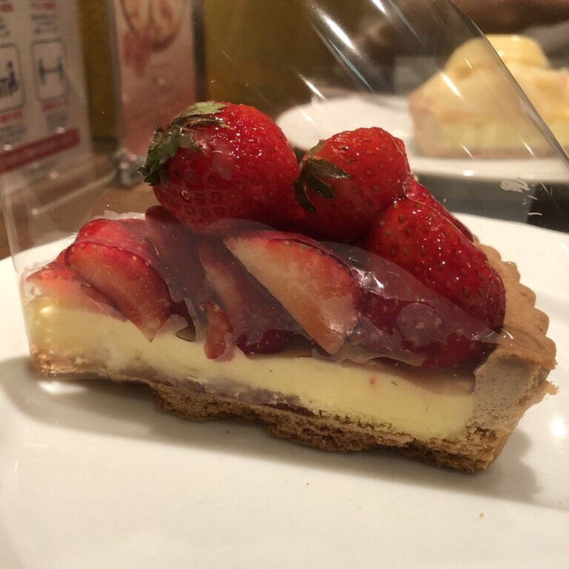 イチゴのタルト( デリスデュパレ)