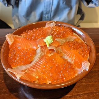 いくらサーモン丼(北海道レストラン)
