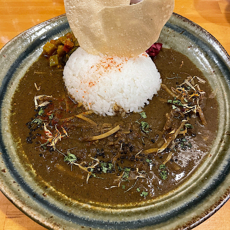 牛ハラミと黒ごまの、欧風×スパイスカレー(限定)(らんらんルー)