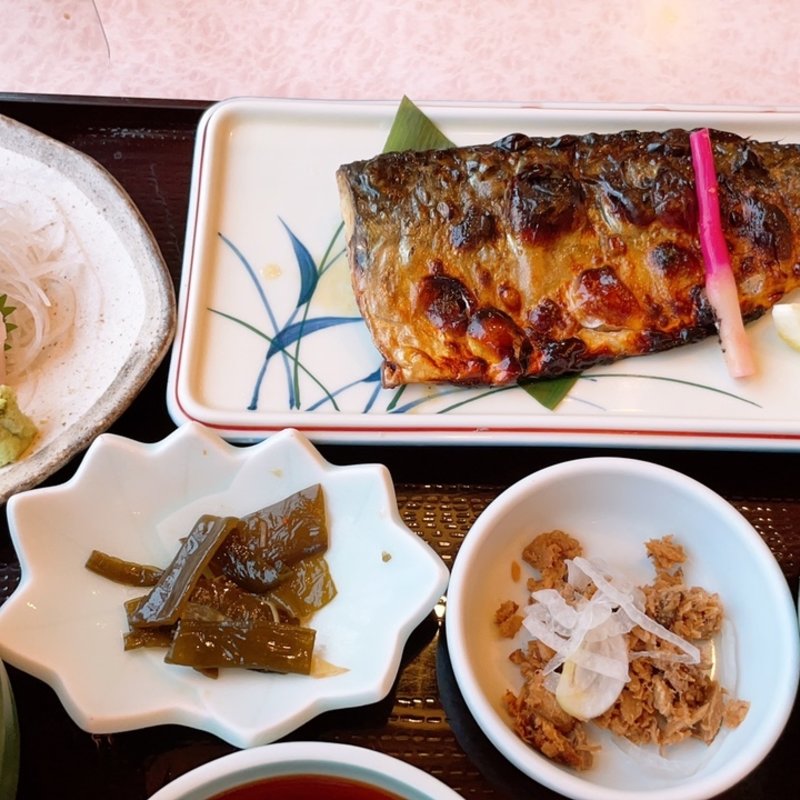 鯖の塩焼きとお刺身3点定食(港町レストラン 鮮)
