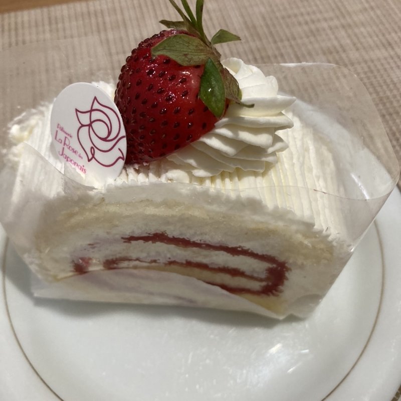 ストロベリーロールケーキ(ラ・ローズ・ジャポネ)