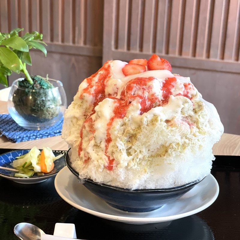 濃厚ピスタチオ×信州生いちごの誘惑　(四条堀川茶屋)