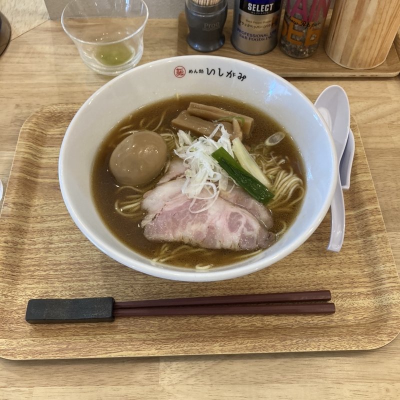 駿河軍鶏醤油そば　味玉(めん処　いしがみ)