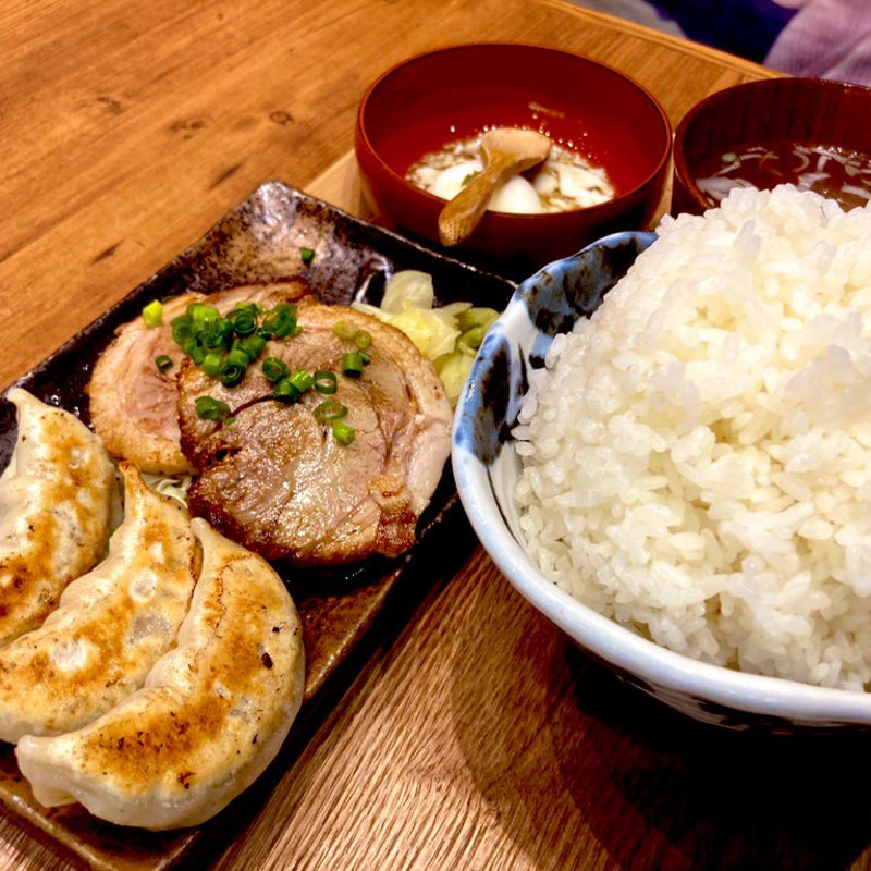 焼餃子・焼豚定食 大盛り(肉汁餃子のダンダダン 京王永山店)