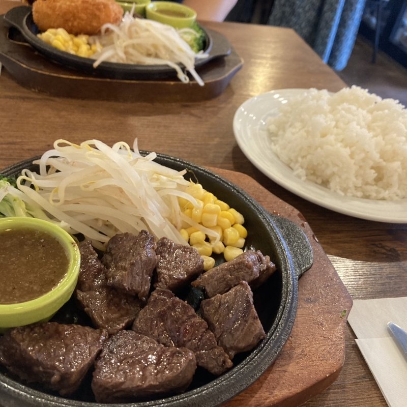 牛ハラミ肉のカットステーキ(パスタバル マルナカキッチン)