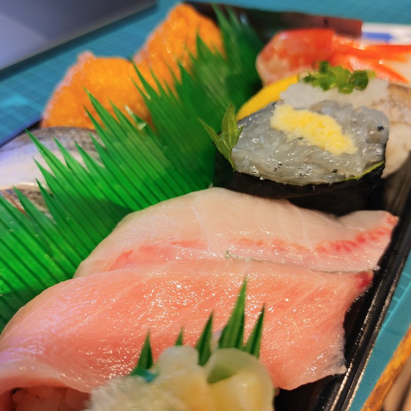 季節の5貫盛(回転寿司みさき 人形町店)