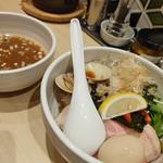 鶏と蛤の濃厚つけ麺(むぎとオリーブ 日本橋店)
