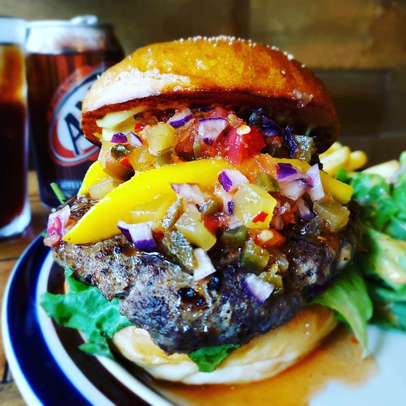 トロピカルサルサマンゴーバーガー(BURGERLION MEAT CRUSADERS(バーガリオンミートクルセイダーズ))