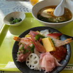 海鮮丼と半ラーメン(汐彩 （シオサイ）)