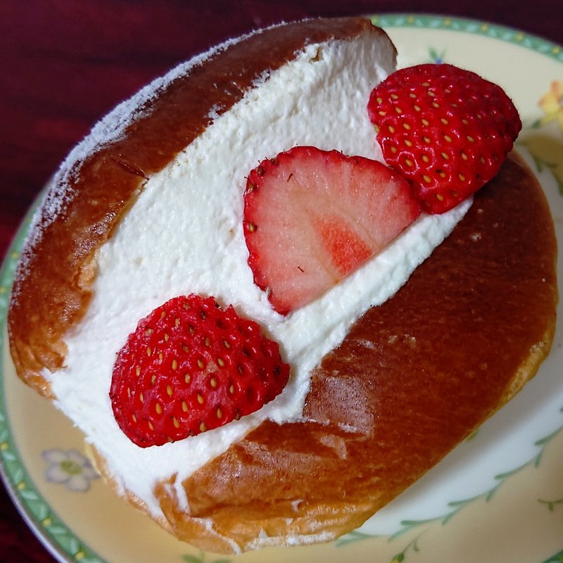マリトッツォ【いちご】(アンテンドゥ エキュート立川店)