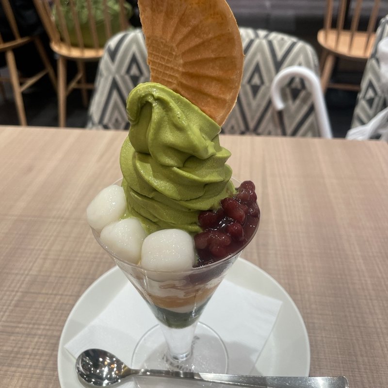 抹茶パフェ あずき白玉(伊右衛門カフェ ルクア イーレ店)