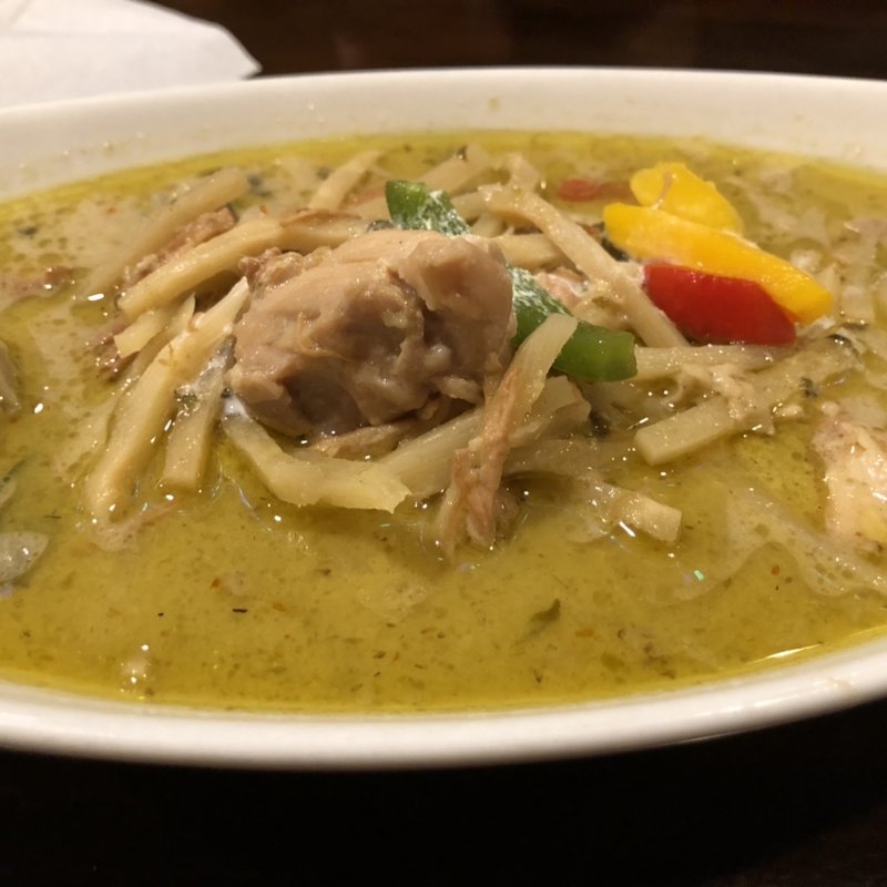 ゲーンギャオワーンガイ(鶏肉のグリーンカレー)(サバイサバイ)