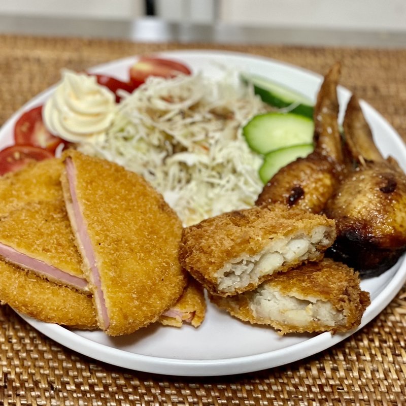 牛肉コロッケ、ハムカツ、手羽餃子(武藤精肉店 )