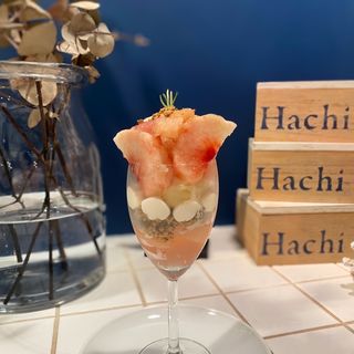 桃とアールグレイのパフェ(ハチカフェ トアウエスト店 （HACHI CAFE）)