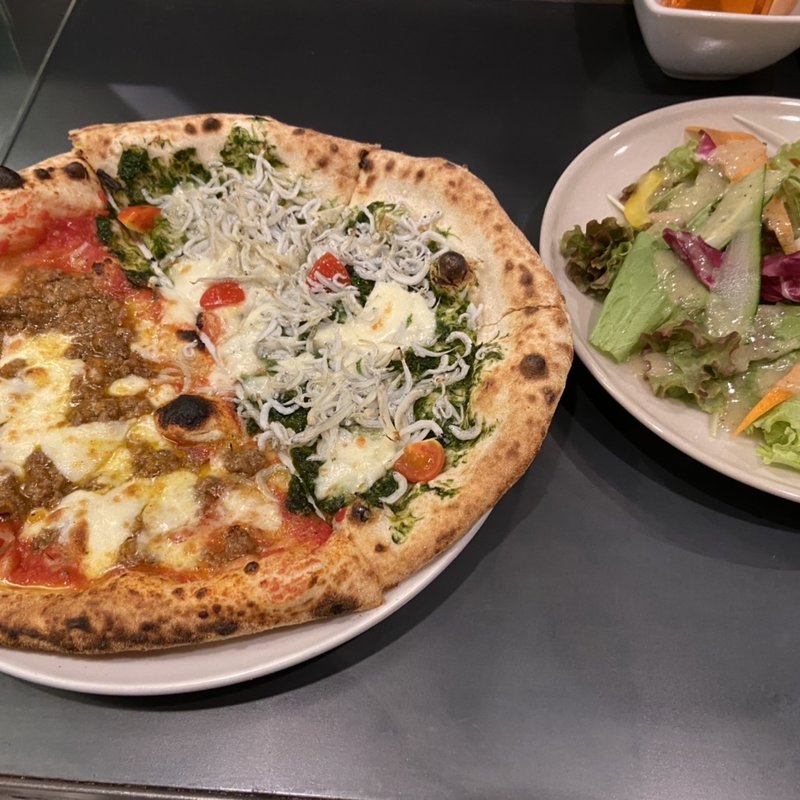 ハーフ&ハーフ（ボロネーゼ&チチニエリ）(No.8 PIZZERIA)