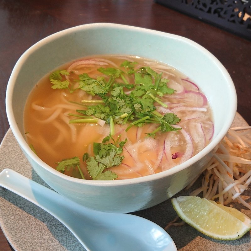 自家製彩菜鶏ハム・ベトナム汁そば(BETELNUT THAI VIETNAMESE DIMSUM)