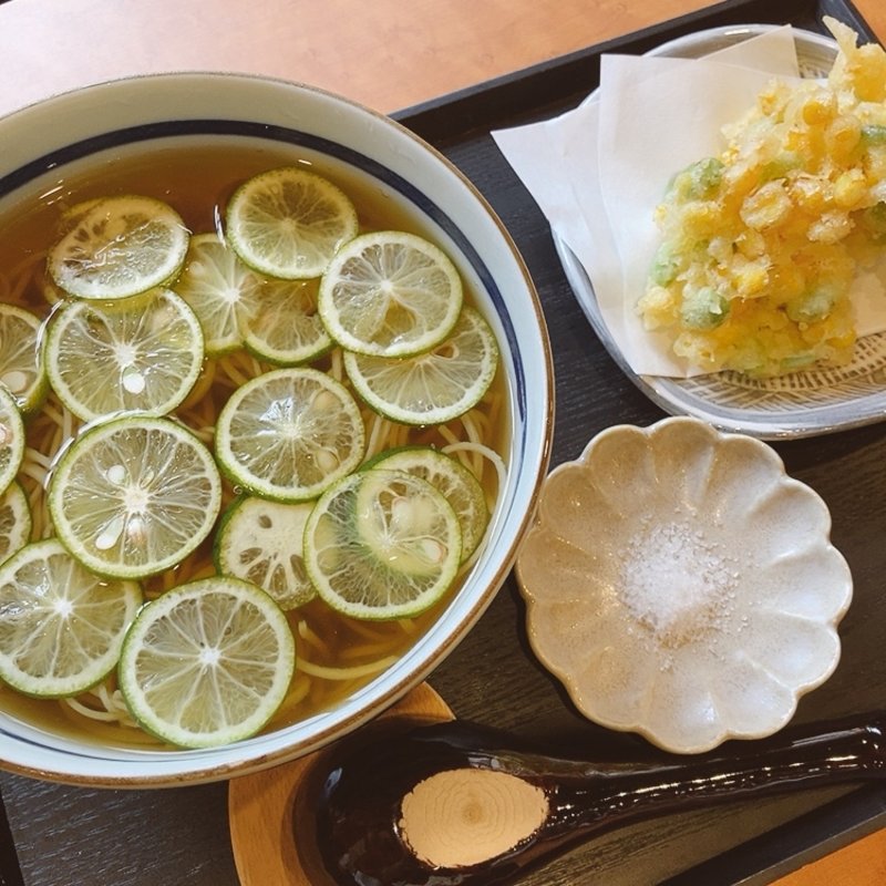 すだちの冷かけとトウモロコシと枝豆のかきあげセット(典座)