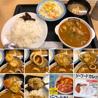 海鮮ごろごろシーフードカレー生野菜セット(松屋 新宿南口店 （まつや）)