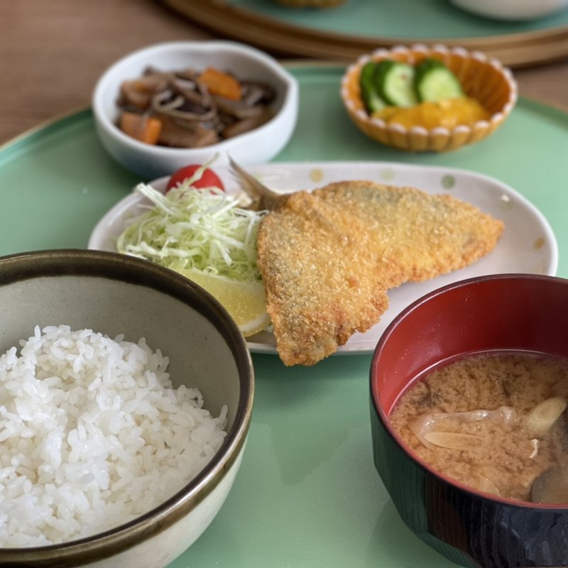 ワンコインアジフライ定食(お魚食堂)